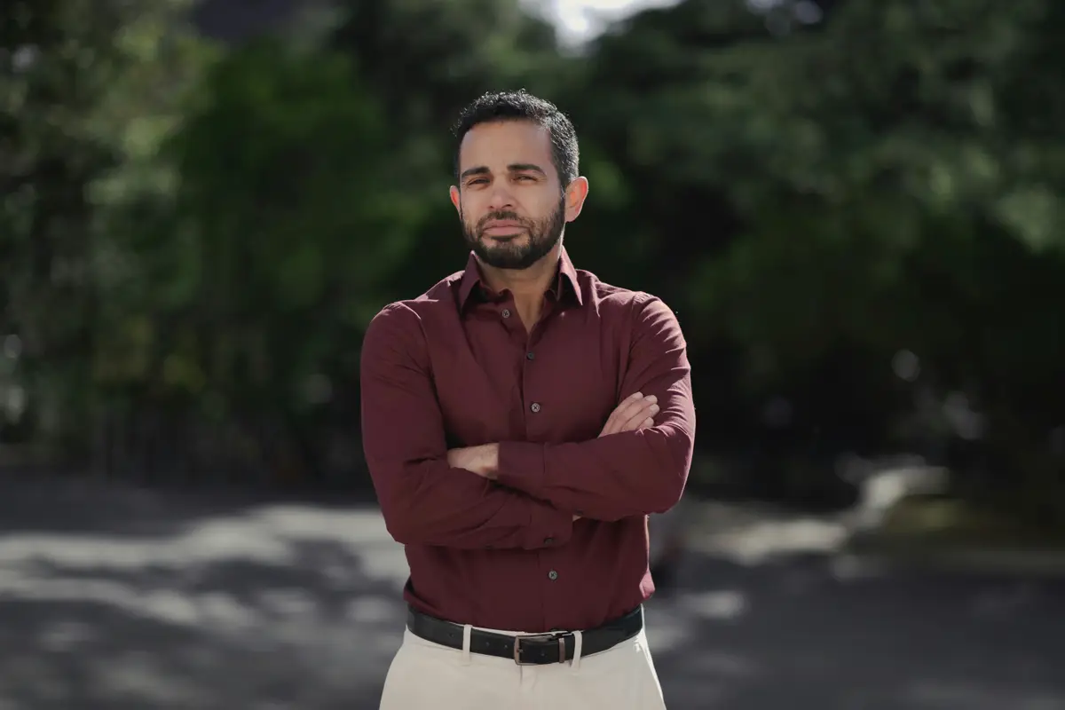 Monitor z kodem zabezpieczającym i elementami zieleni